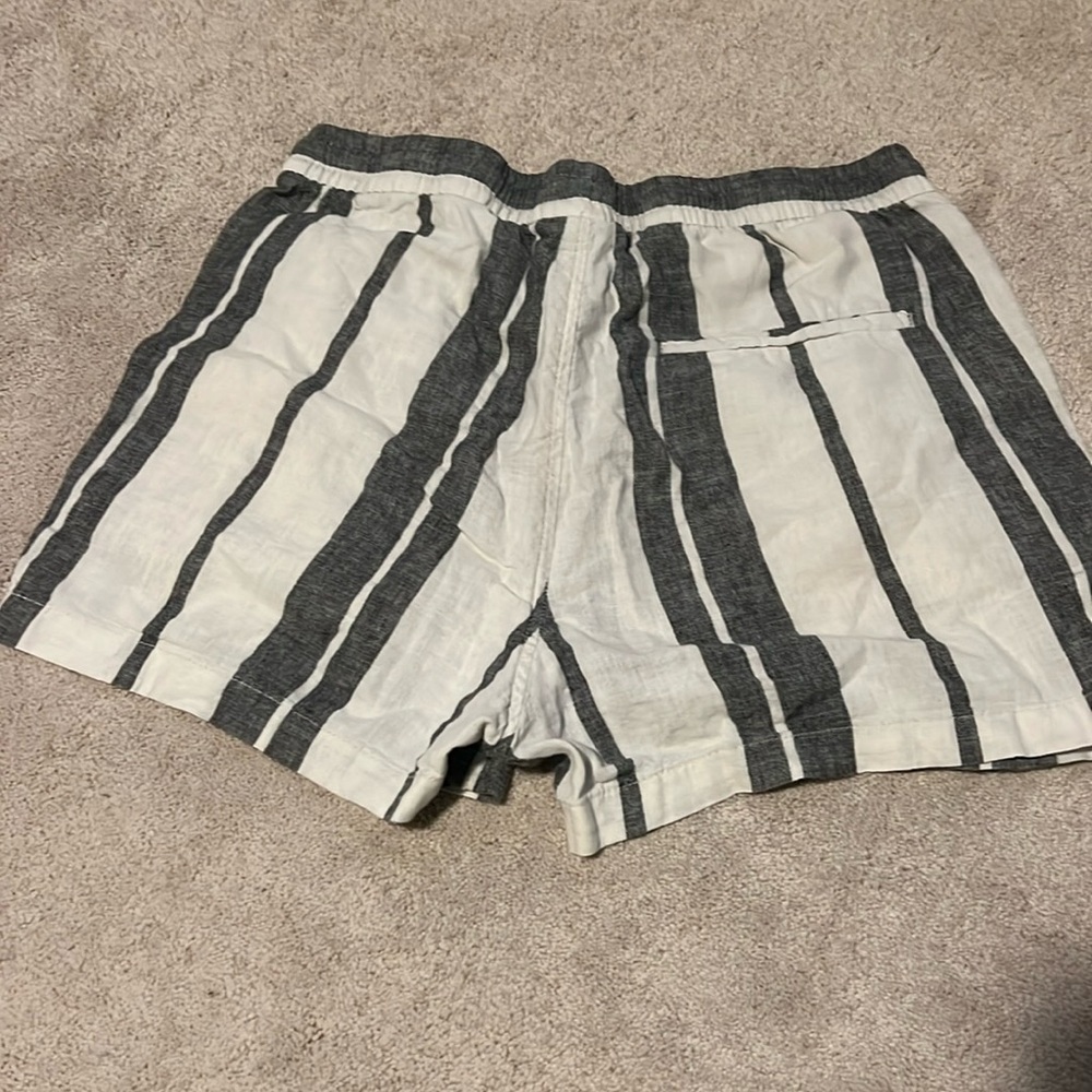 size small h&m striped shorts - Picture 2 of 4